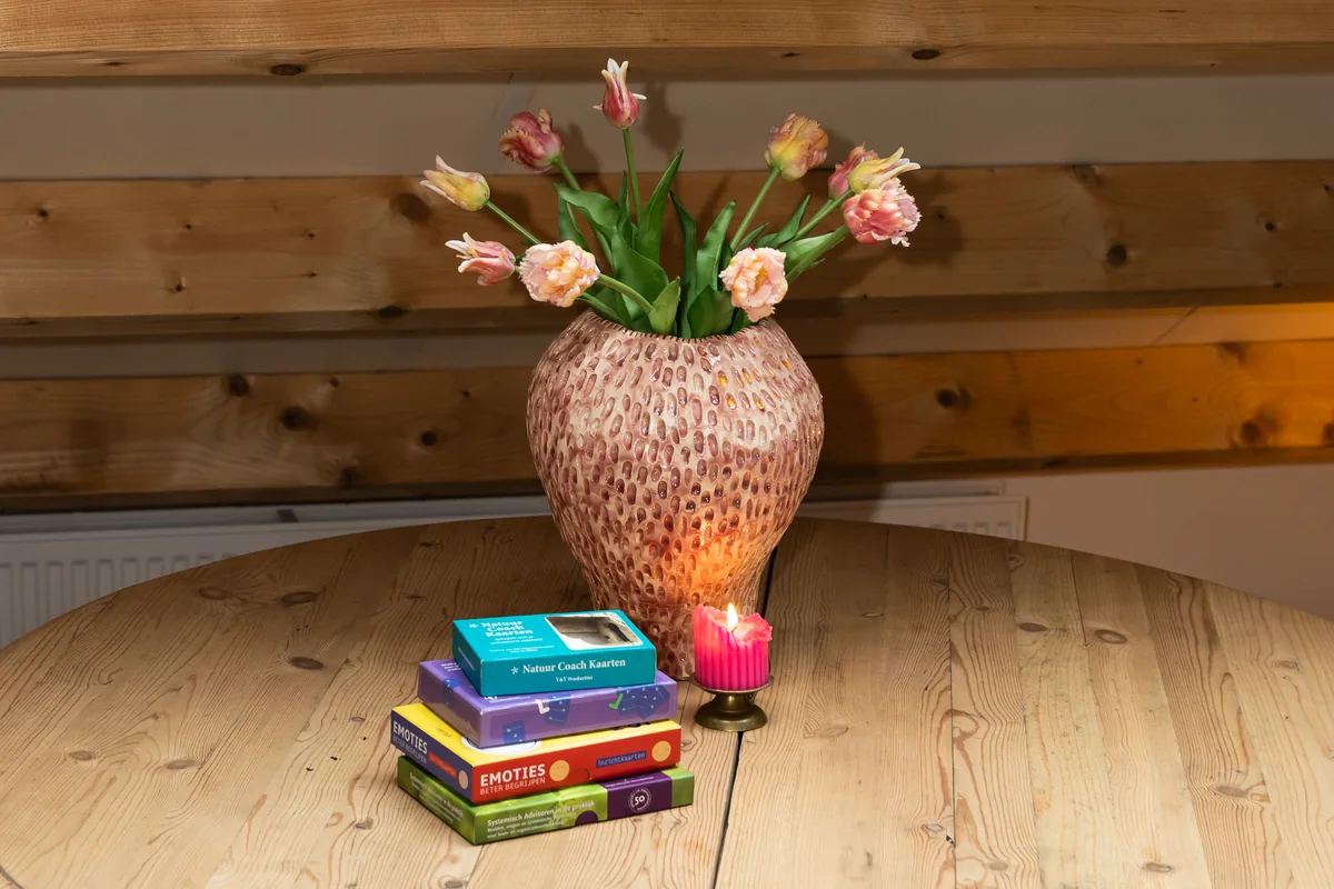 Stapel coachkaarten op de tafel